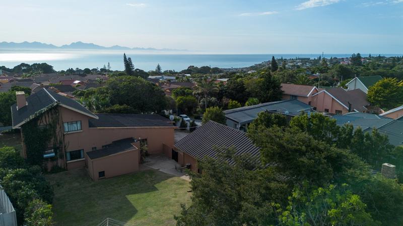 5 Bedroom Property for Sale in Mossel Bay Central Western Cape